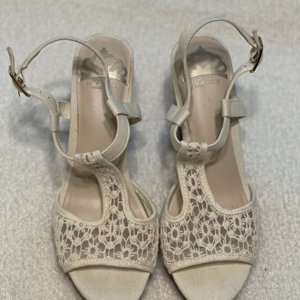 Fergalicious by Fergie white wedges - Picture 3 of 3